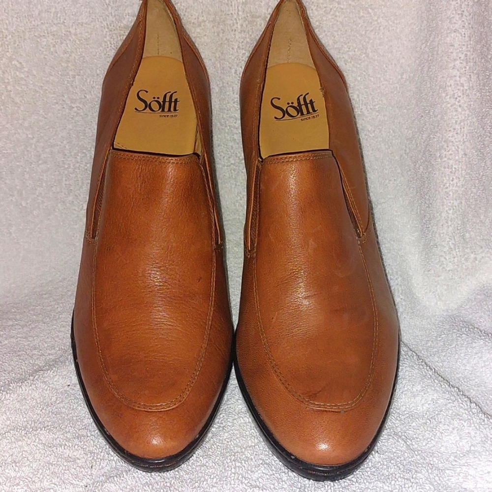 Tan Pump by Sofft